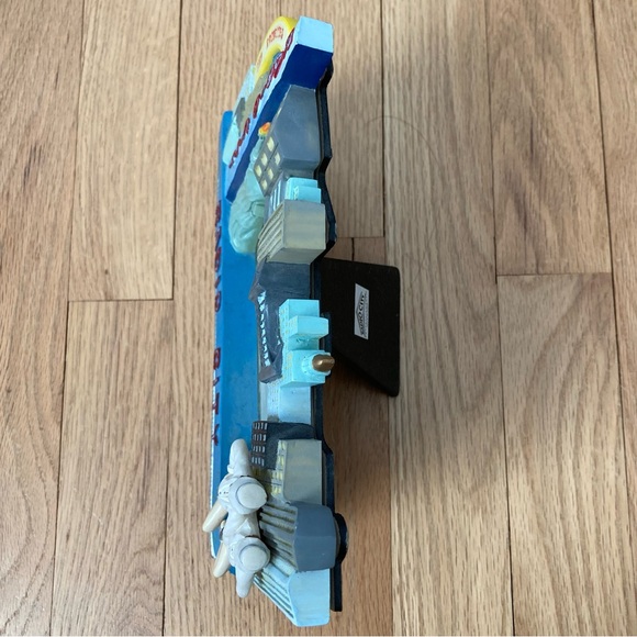 Vintage NIB “75 Years RADIO CITY ROCKETTES” 3D Photo Frame. Ceramic.
2008 - Picture 6 of 14